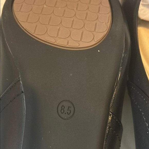 Black and Gray Flats with Classic Slip-On Design - Picture 7 of 7